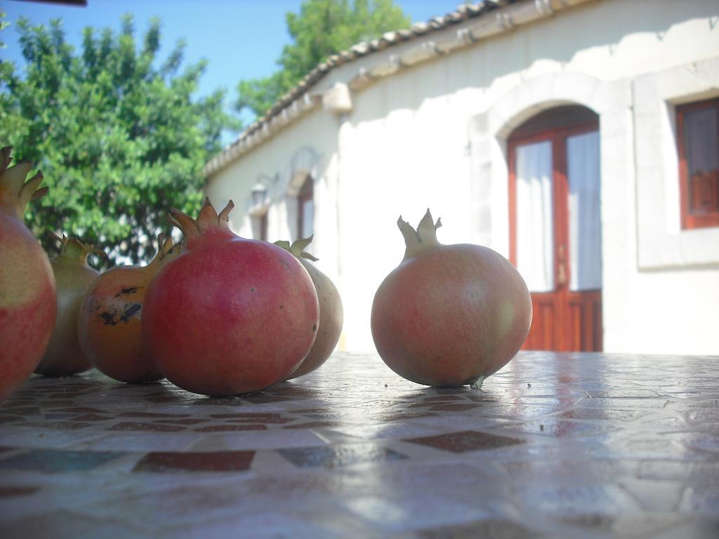 Bed and Breakfast La Suma Sumalia Noto Exterior foto
