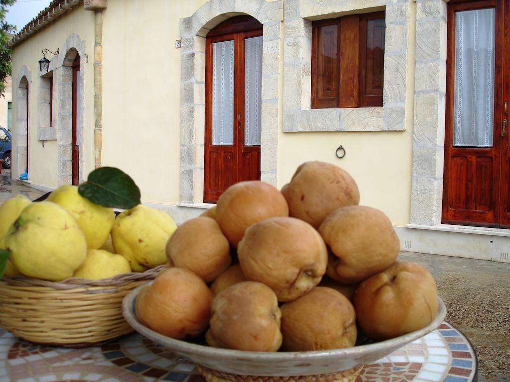 Bed and Breakfast La Suma Sumalia Noto Exterior foto