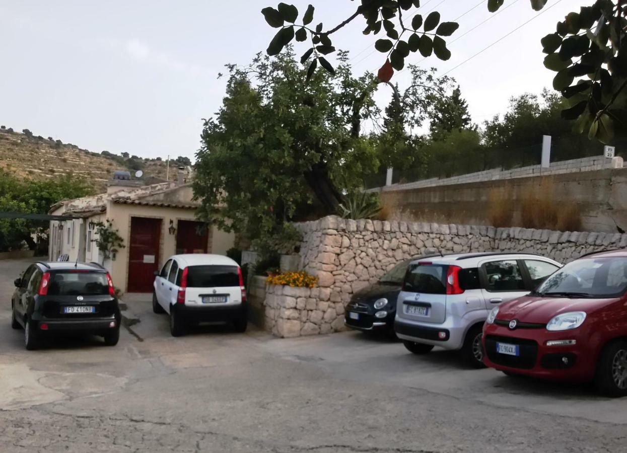 Bed and Breakfast La Suma Sumalia Noto Exterior foto