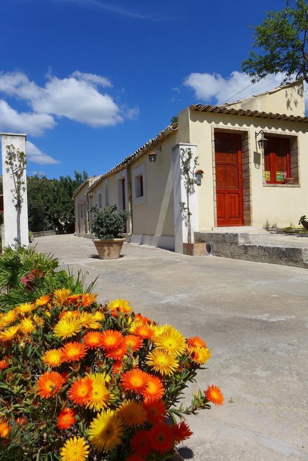 Bed and Breakfast La Suma Sumalia Noto Exterior foto
